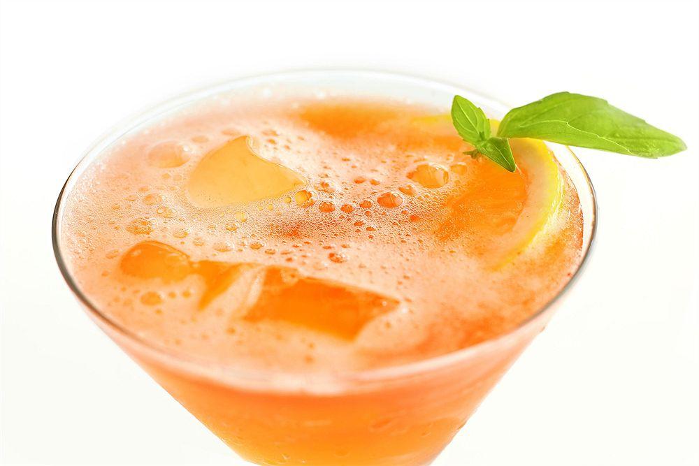 Le Meridien Jeddah Bagian luar foto A Bellini cocktail