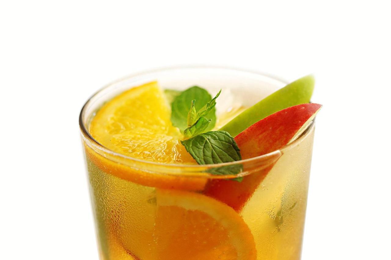 Le Meridien Jeddah Bagian luar foto A glass of fruit punch