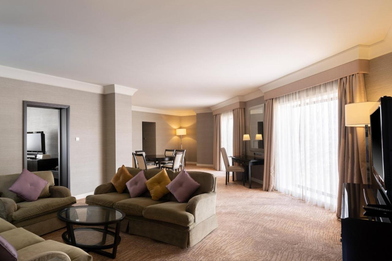 Le Meridien Jeddah Bagian luar foto A suite at the InterContinental Paris Le Grand