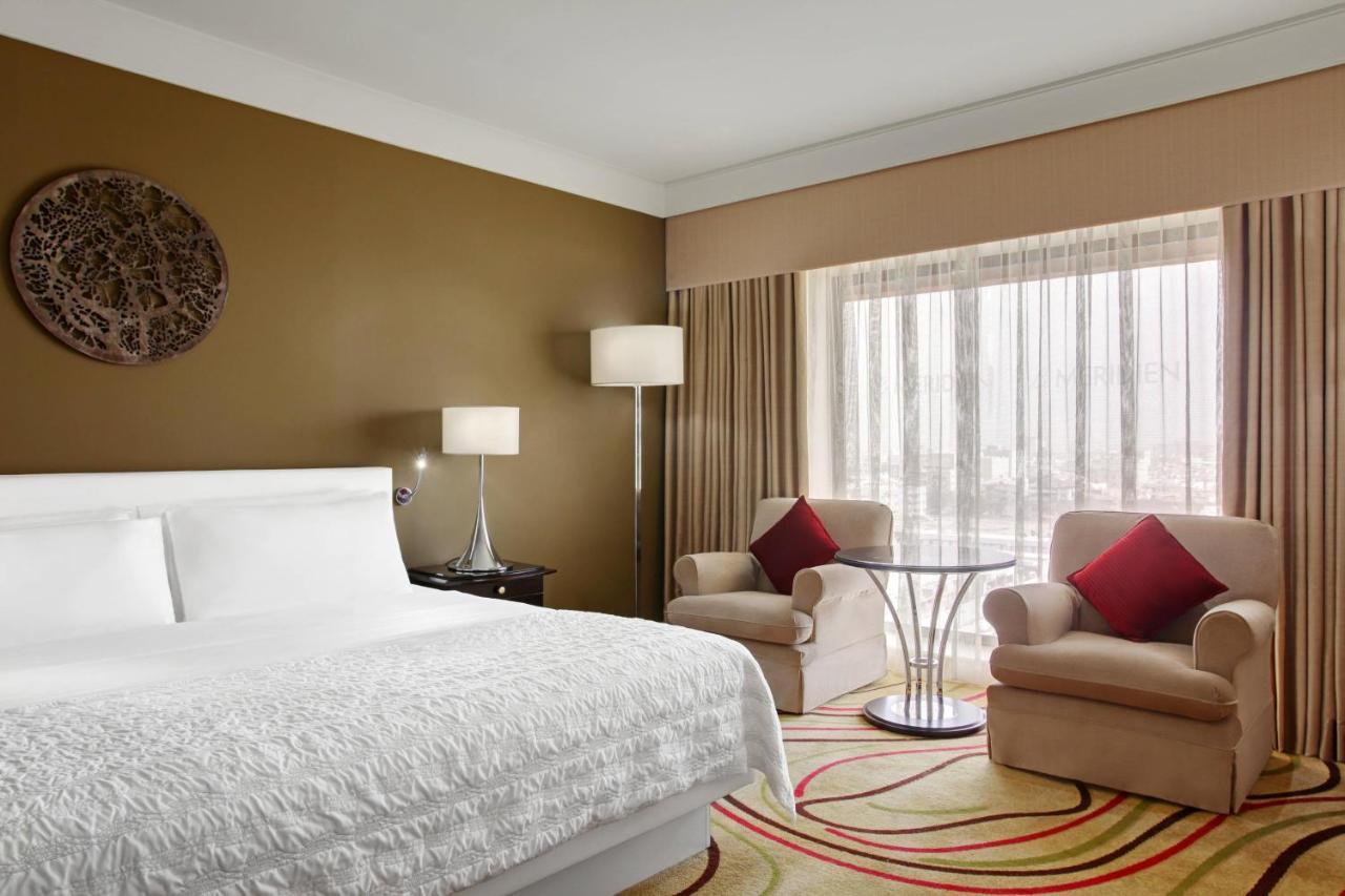 Le Meridien Jeddah Bagian luar foto A guest room at the hotel