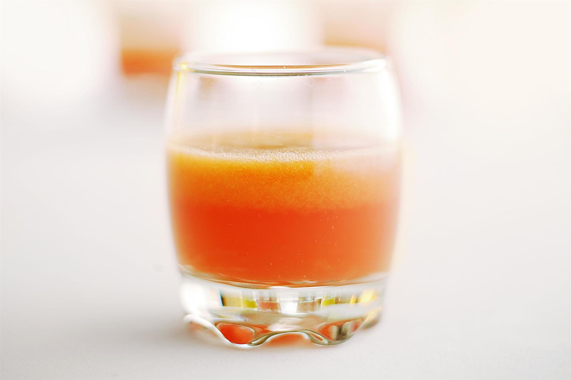 Le Meridien Jeddah Bagian luar foto A glass of carrot juice