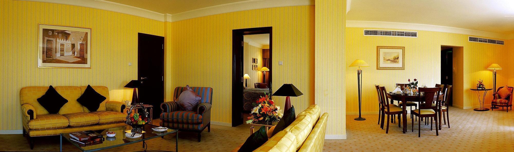 Le Meridien Jeddah Bagian luar foto A suite at the hotel