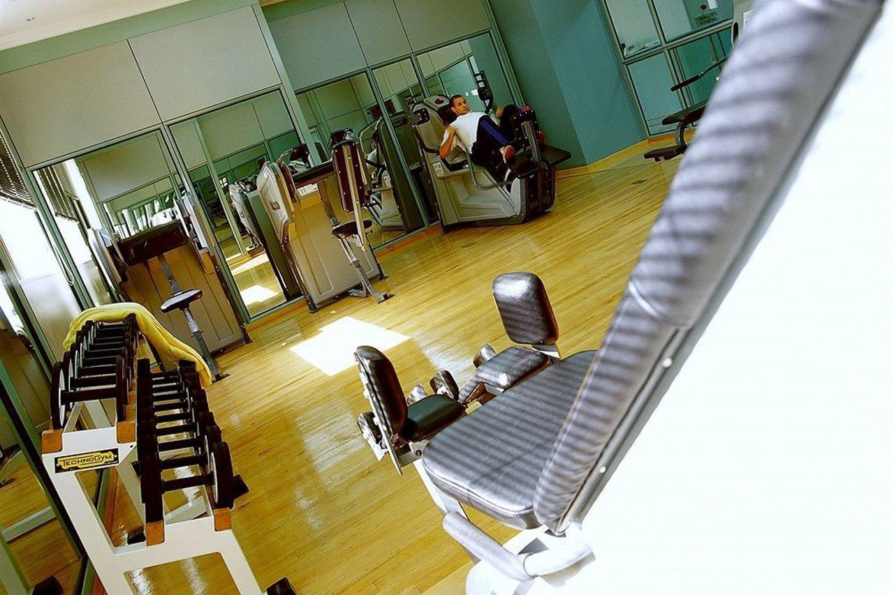 Le Meridien Jeddah Bagian luar foto A gym in Singapore