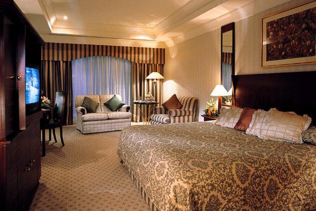 Le Meridien Jeddah Bagian luar foto A room at the hotel