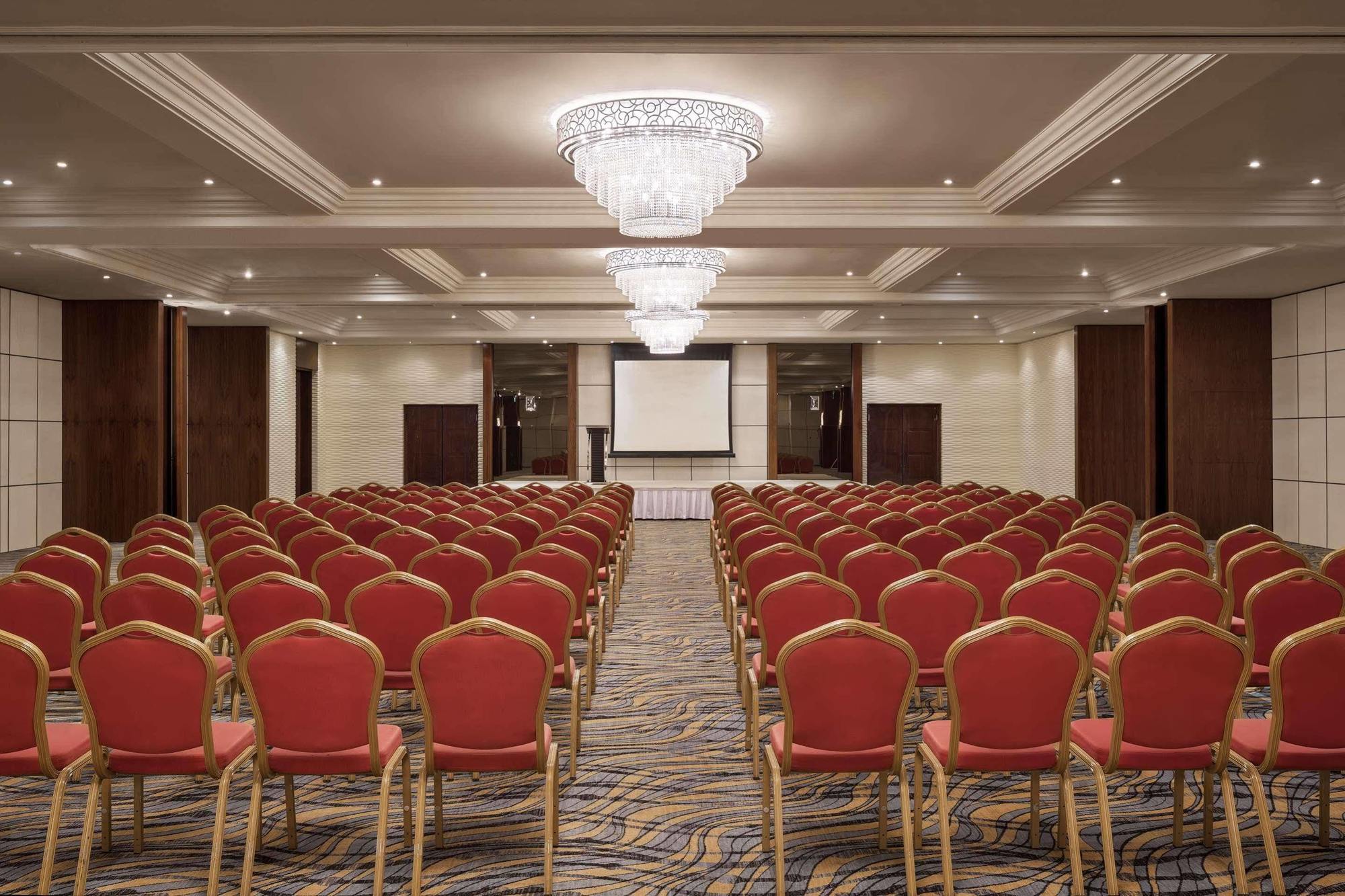 Le Meridien Jeddah Bagian luar foto The ballroom